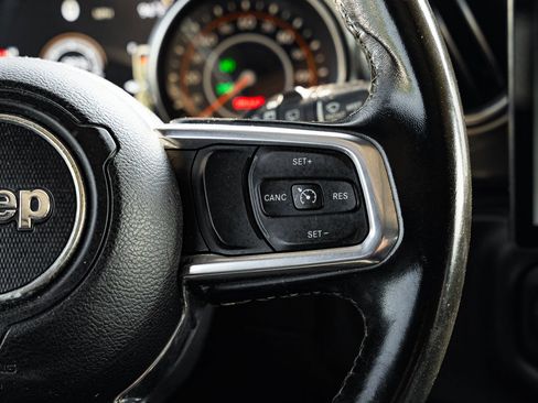 Used 2021 Jeep Wrangler Unlimited Sahara AWD/4WD image 27