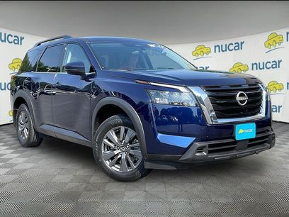 Used 2024 Nissan Pathfinder SV