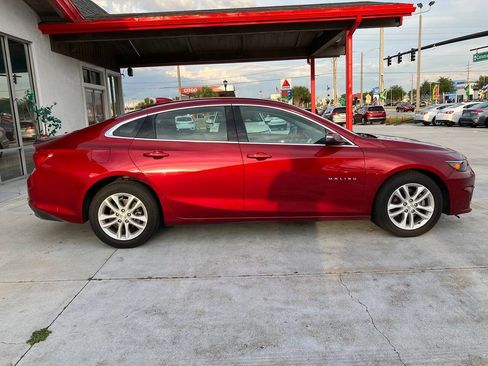 Used 2018 Chevrolet Malibu LT FWD image 2