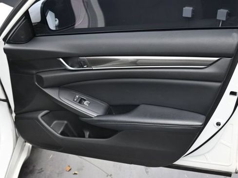 Used 2018 Honda Accord Sport image 22