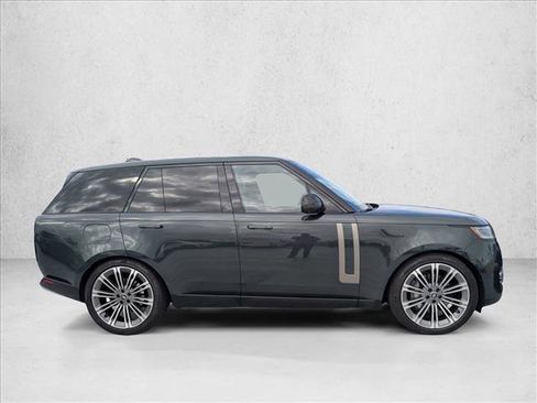 Used 2025 Land Rover Range Rover SE AWD/4WD image 4
