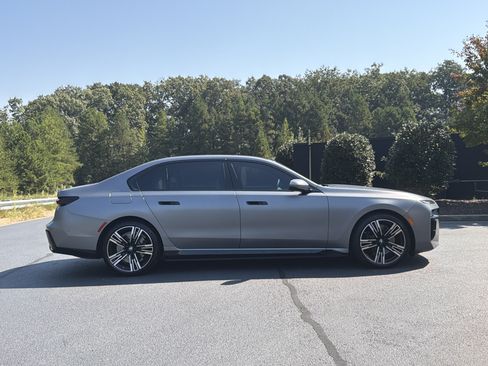 Used 2023 BMW i7 xDrive60 AWD/4WD image 5