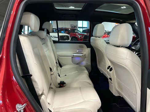 Used 2021 Mercedes-Benz GLB 250 w/ Premium Package image 43