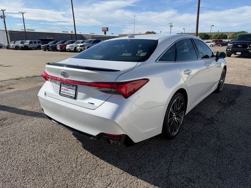 Used 2019 Toyota Avalon XSE image 7