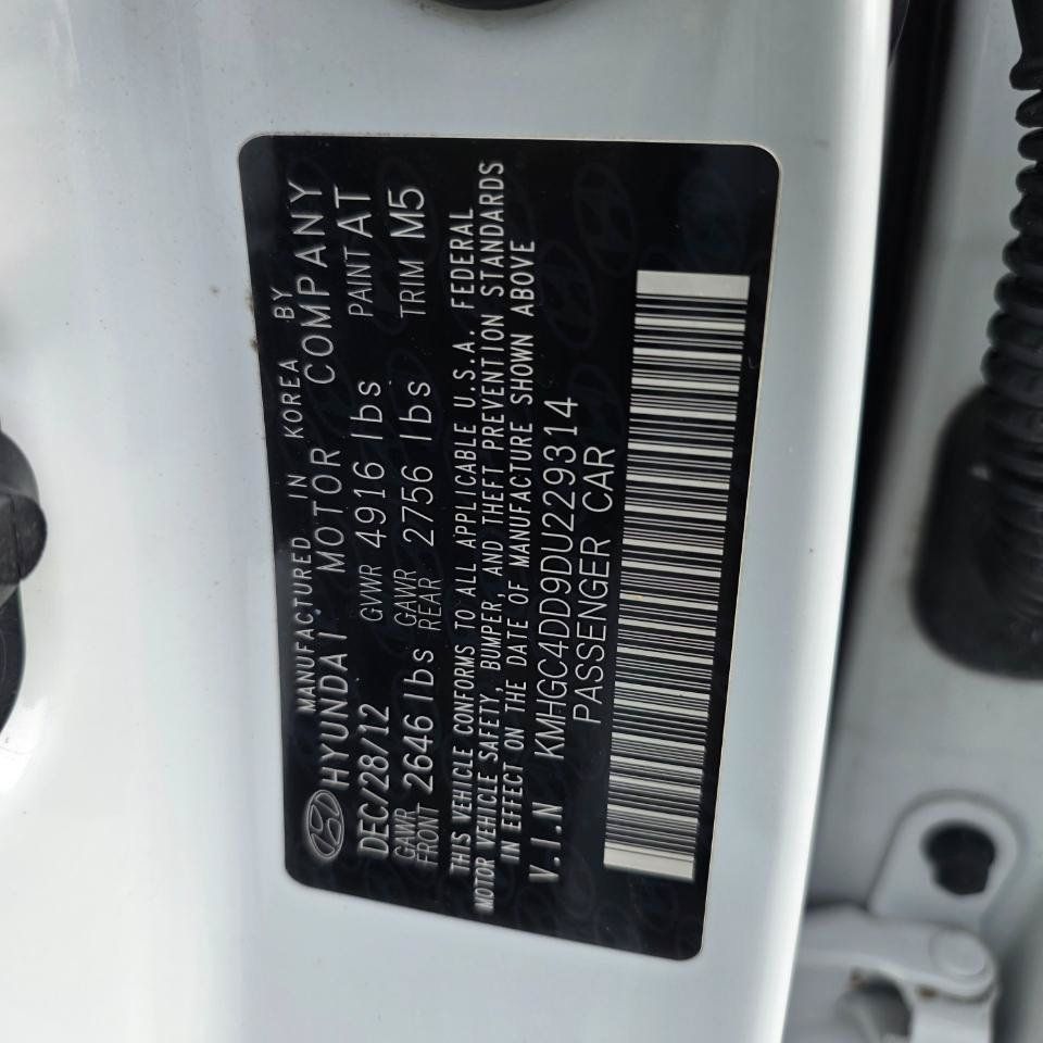 Used 2013 Hyundai Genesis 3.8 RWD image 34