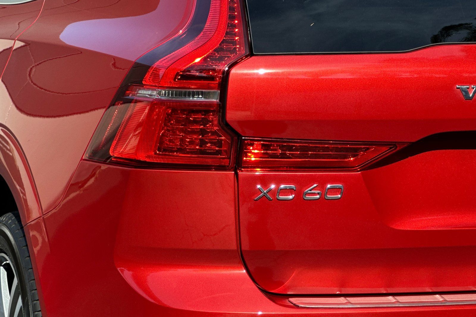 Used 2021 Volvo XC60 T5 Momentum w/ Premium Package FWD image 33