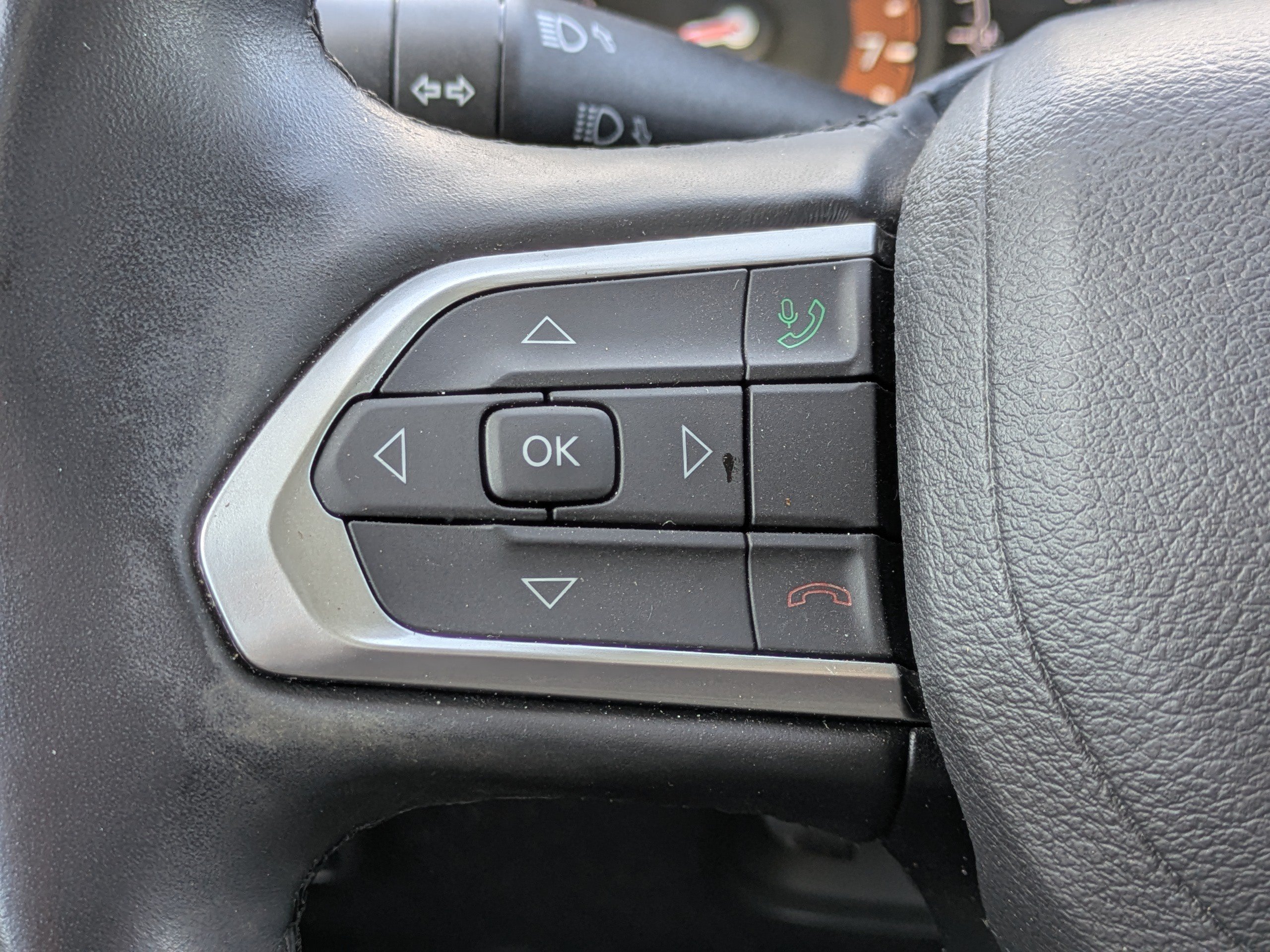 Used 2022 Jeep Compass Latitude w/ Sun and Sound Group AWD/4WD image 22