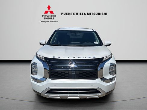 Used 2023 Mitsubishi Outlander SE FWD image 2