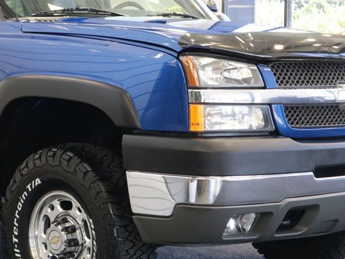 Used 2004 Chevrolet Silverado 2500 LT w/ Skid Plate Package AWD/4WD image 13