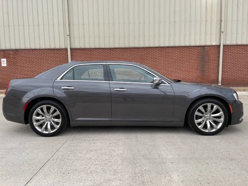 Used 2019 Chrysler 300 Limited image 4