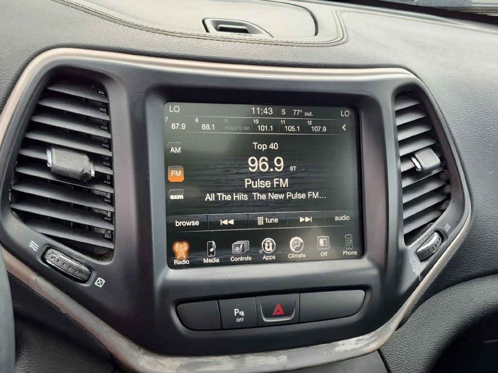 Used 2018 Jeep Cherokee Limited AWD/4WD image 19