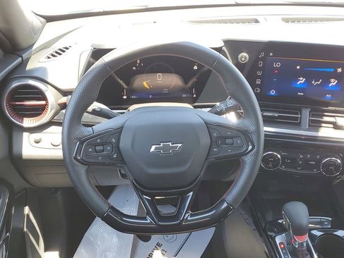 Used 2025 Chevrolet Trax RS w/ Sunroof Package FWD image 27