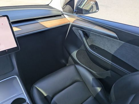 Used 2025 Tesla Model Y Long Range image 21
