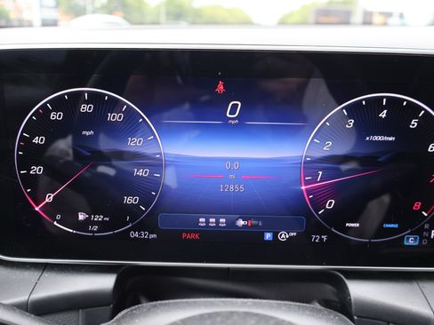 Certified 2025 Mercedes-Benz GLC 300 image 31