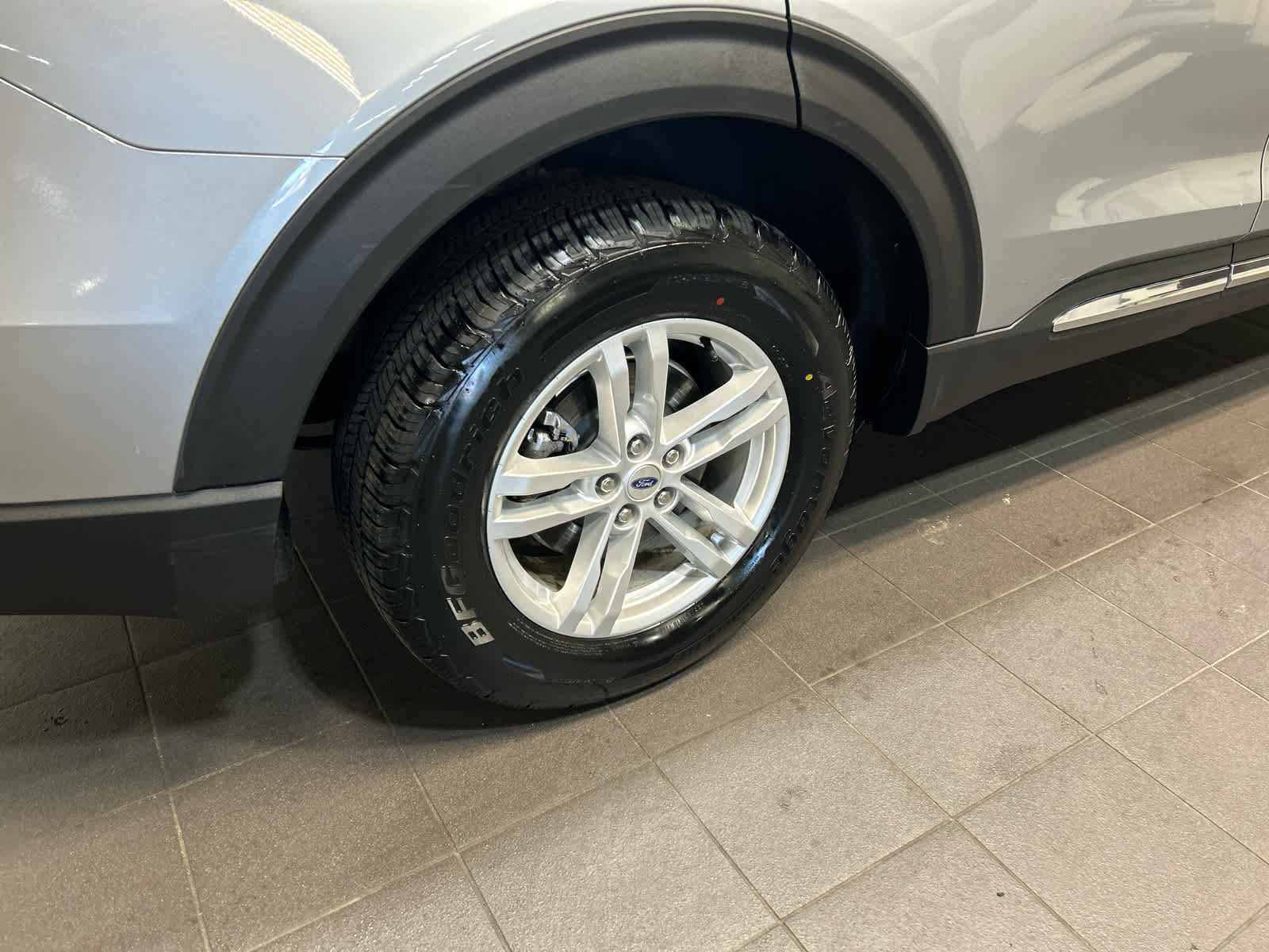 Used 2022 Ford Explorer XLT w/ Equipment Group 202A AWD/4WD image 9