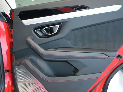 Used 2020 Lamborghini Urus AWD/4WD image 25