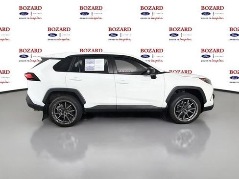 Used 2022 Toyota RAV4 LE FWD image 9