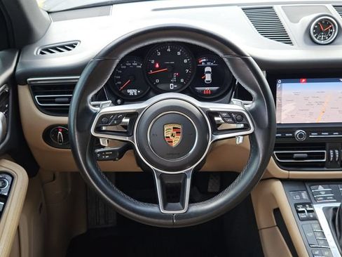 Used 2021 Porsche Macan AWD/4WD image 23