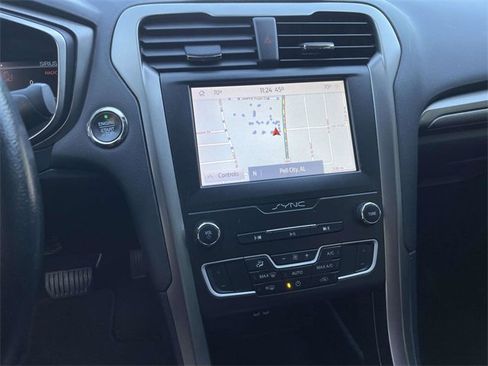 Certified 2020 Ford Fusion SE image 12