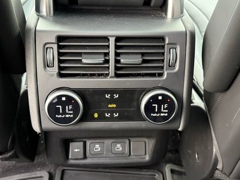 Certified 2025 Land Rover Discovery S image 36