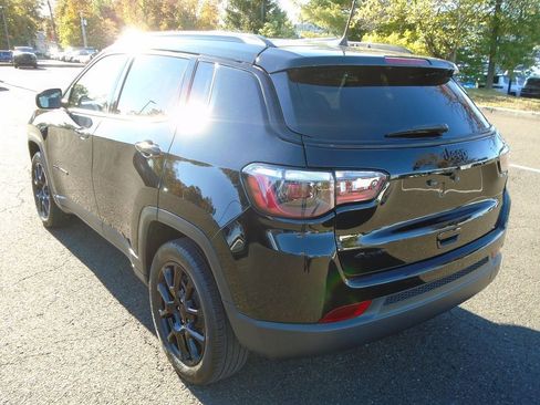 Certified 2022 Jeep Compass Altitude image 3