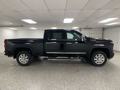 Used 2024 Chevrolet Silverado 2500 High Country w/ Technology Package AWD/4WD image 9