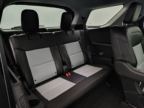 Used 2023 Ford Explorer XLT w/ Equipment Group 202A image 31