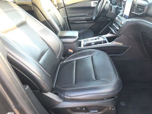 Used 2020 Ford Explorer XLT w/ Equipment Group 202A image 13