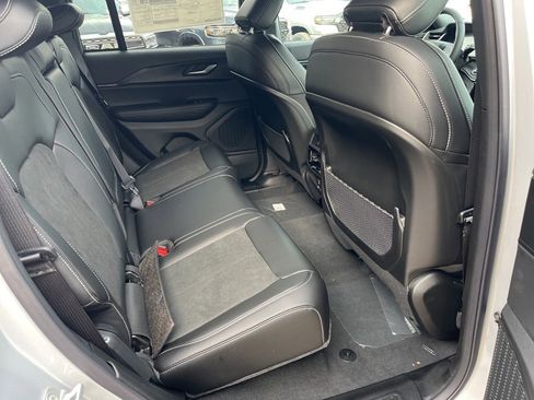 New 2025 Jeep Grand Cherokee Altitude image 13