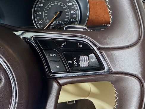Used 2019 Bentley Bentayga image 15