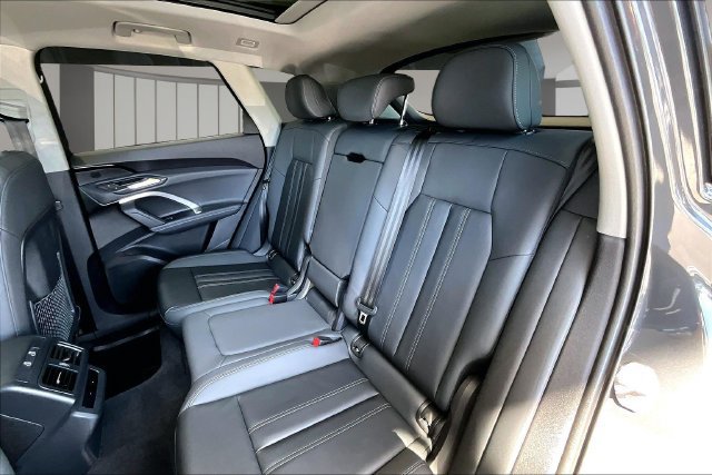 Used 2025 Audi Q5 Premium w/ Convenience Package AWD/4WD image 22