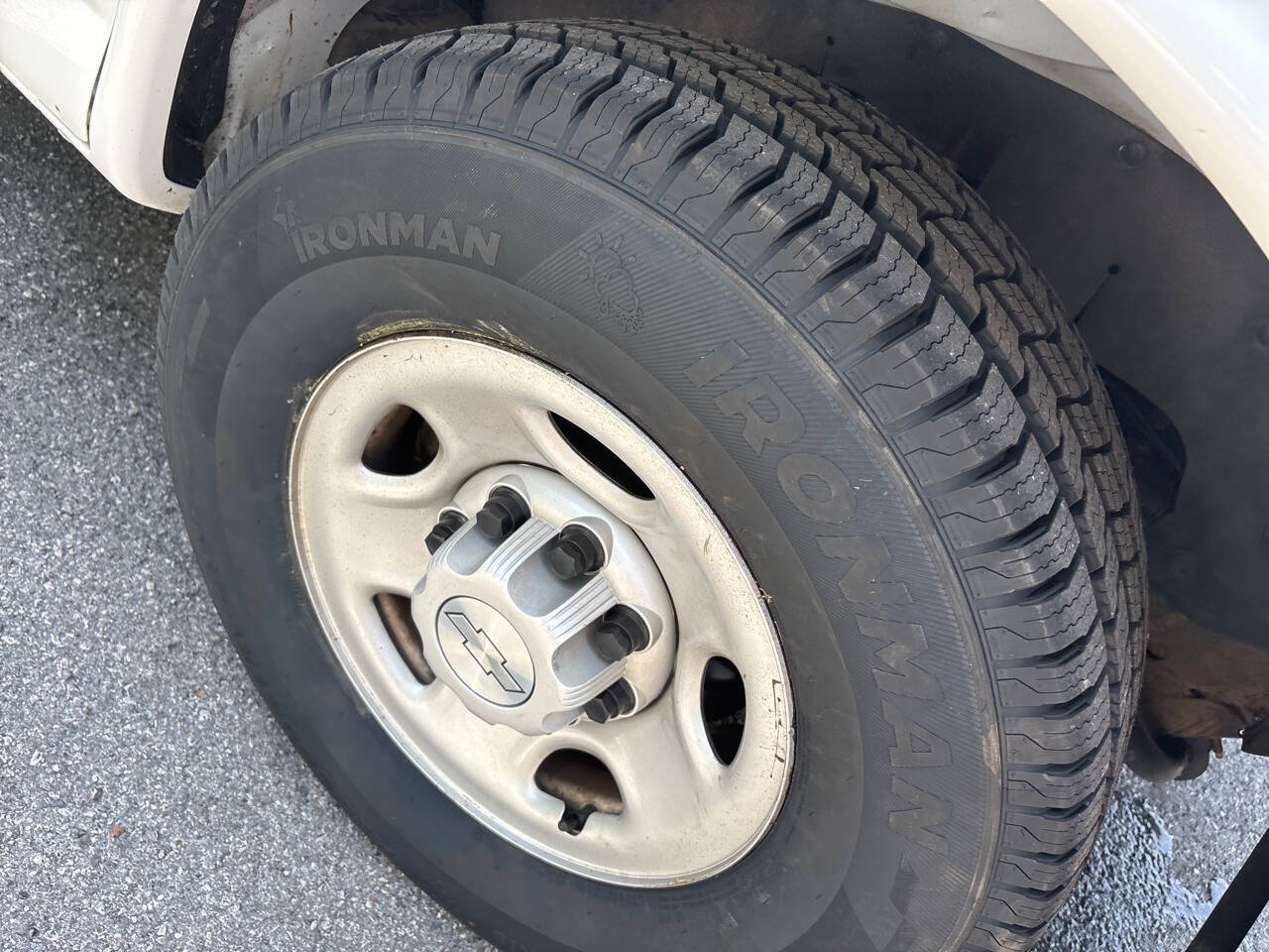 Used 2018 Chevrolet Express 2500 w/ Driver Convenience Package RWD image 5