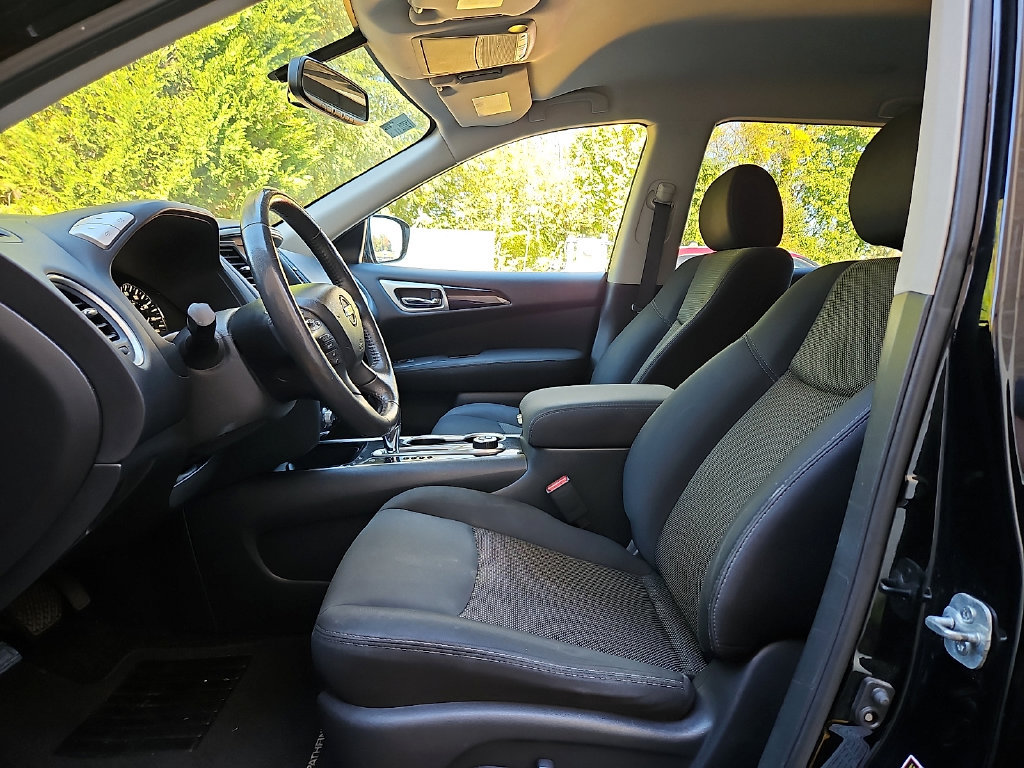Used 2017 Nissan Pathfinder SV AWD/4WD image 13