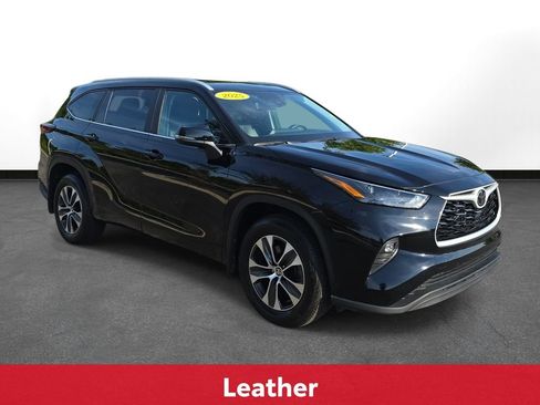 Certified 2025 Toyota Highlander XLE AWD/4WD image 4