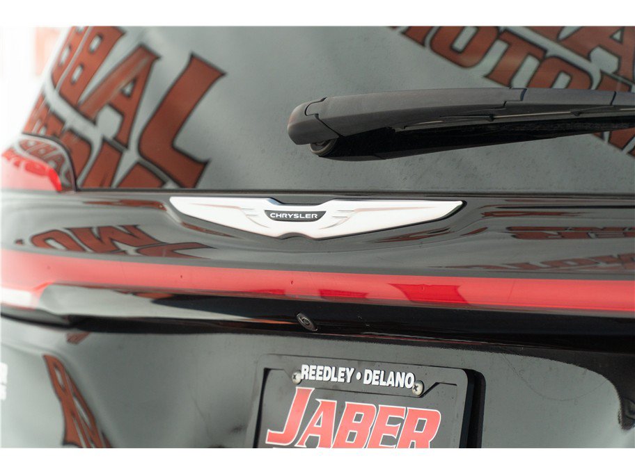 Used 2023 Chrysler Pacifica Touring-L FWD image 24