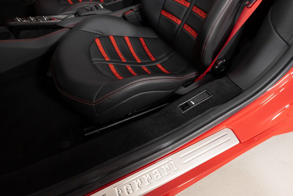 Used 2022 Ferrari F8 Tributo RWD image 30