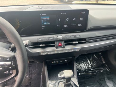 Used 2025 Kia K4 LXS image 17