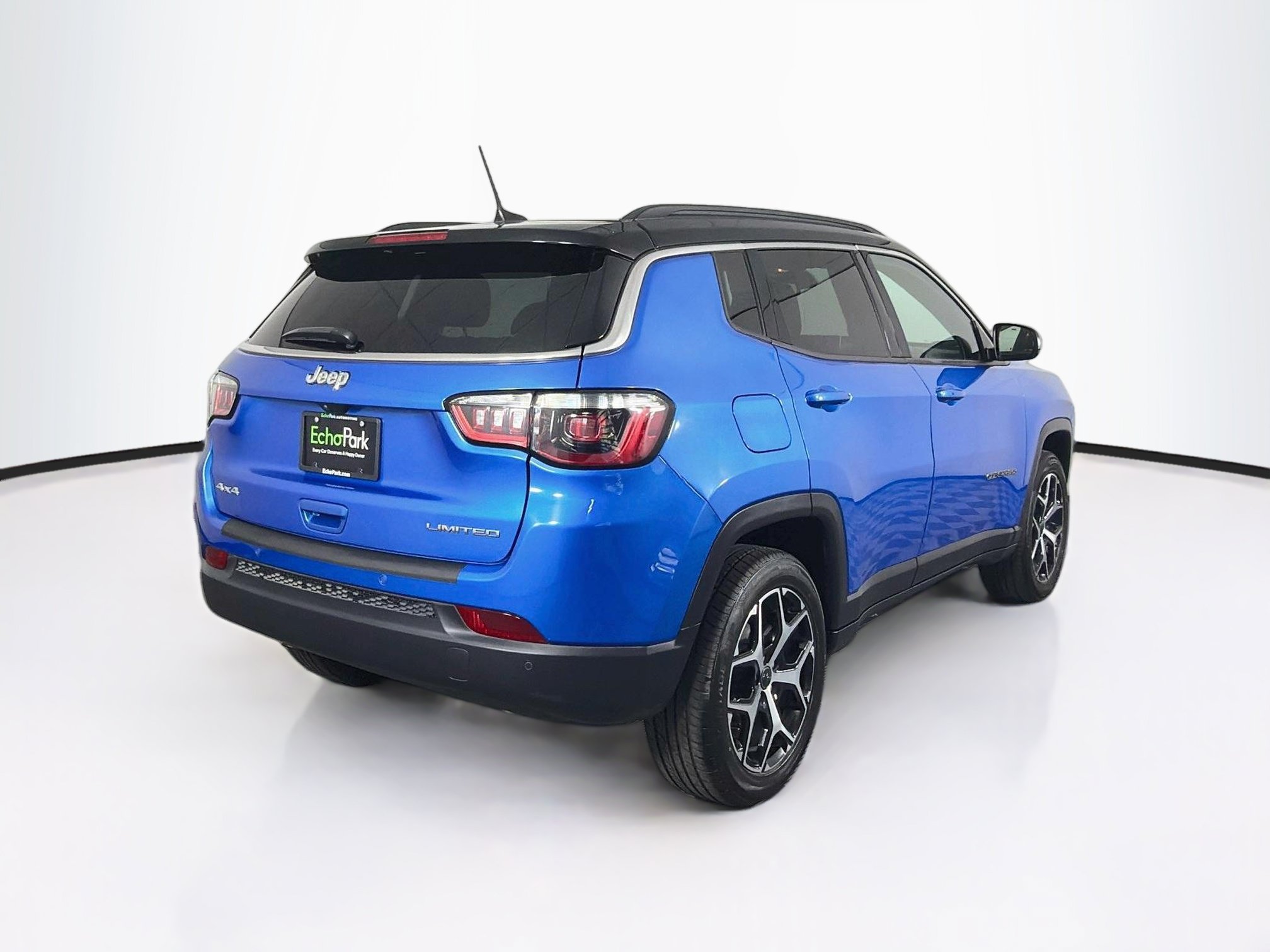 Used 2025 Jeep Compass Limited AWD/4WD image 9