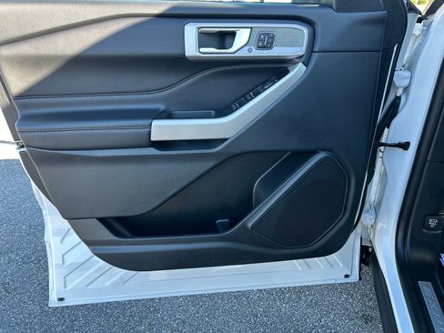 Used 2022 Ford Explorer Limited w/ Equipment Group 301A image 12