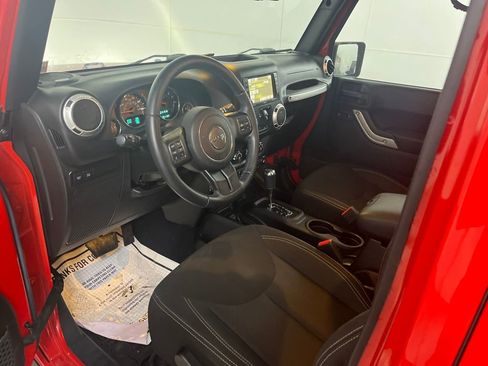 Used 2017 Jeep Wrangler Unlimited Rubicon w/ Connectivity Group image 24