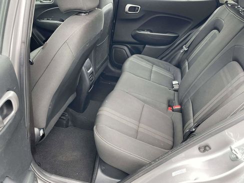 Used 2024 Hyundai Venue SEL FWD image 10