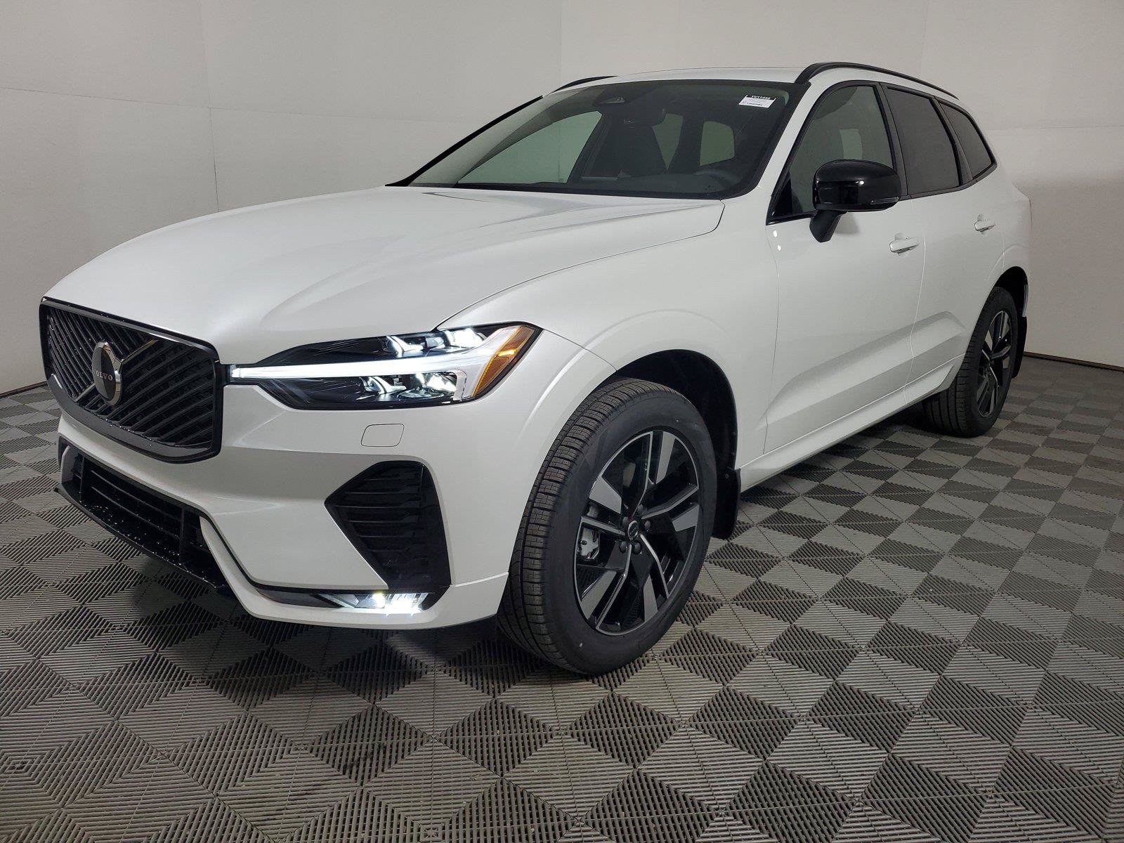 Used 2026 Volvo XC60 B5 Core w/ Climate Package AWD/4WD image 3