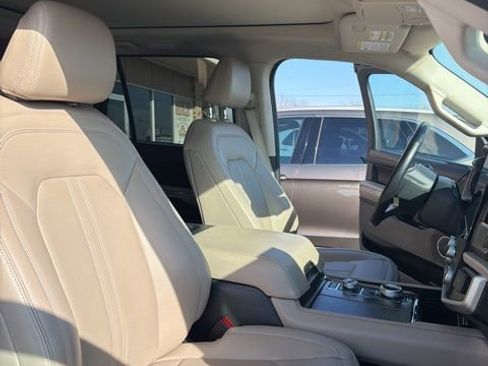 Used 2024 Ford Expedition Limited image 20