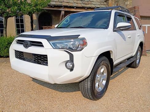 Used 2020 Toyota 4Runner SR5 Premium w/ Moonroof Package AWD/4WD image 5