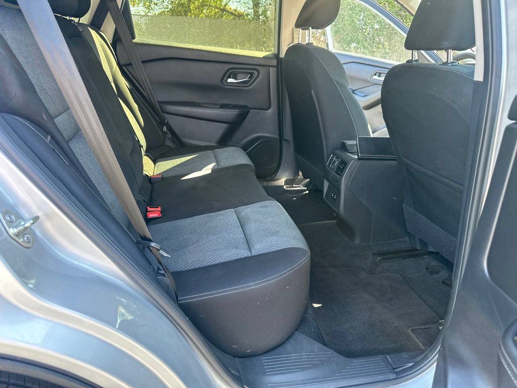Used 2025 Nissan Rogue SV AWD/4WD image 9