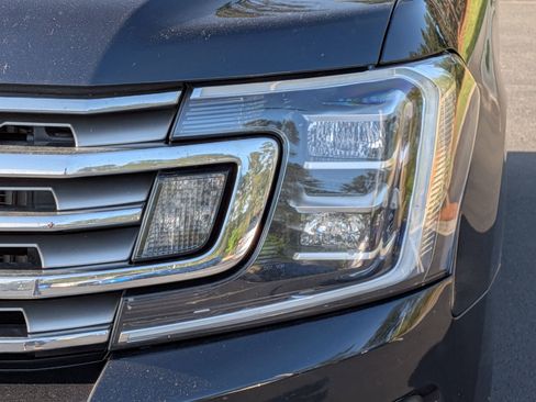 Used 2021 Ford Expedition Limited image 6