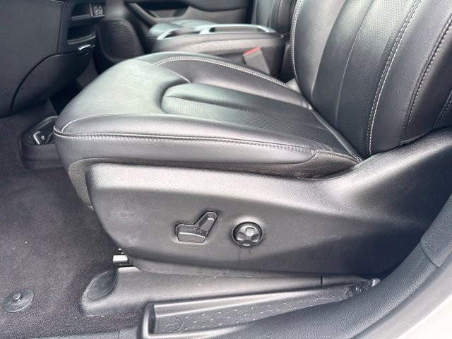 Used 2025 Chrysler Pacifica Select FWD image 18