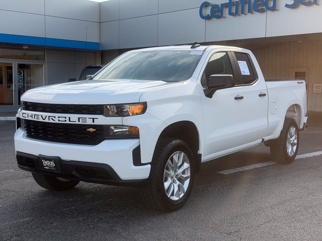 Used 2022 Chevrolet Silverado 1500 Custom w/ Safety Confidence Package AWD/4WD image 3
