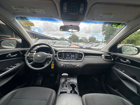 Used 2019 Kia Sorento AWD image 11