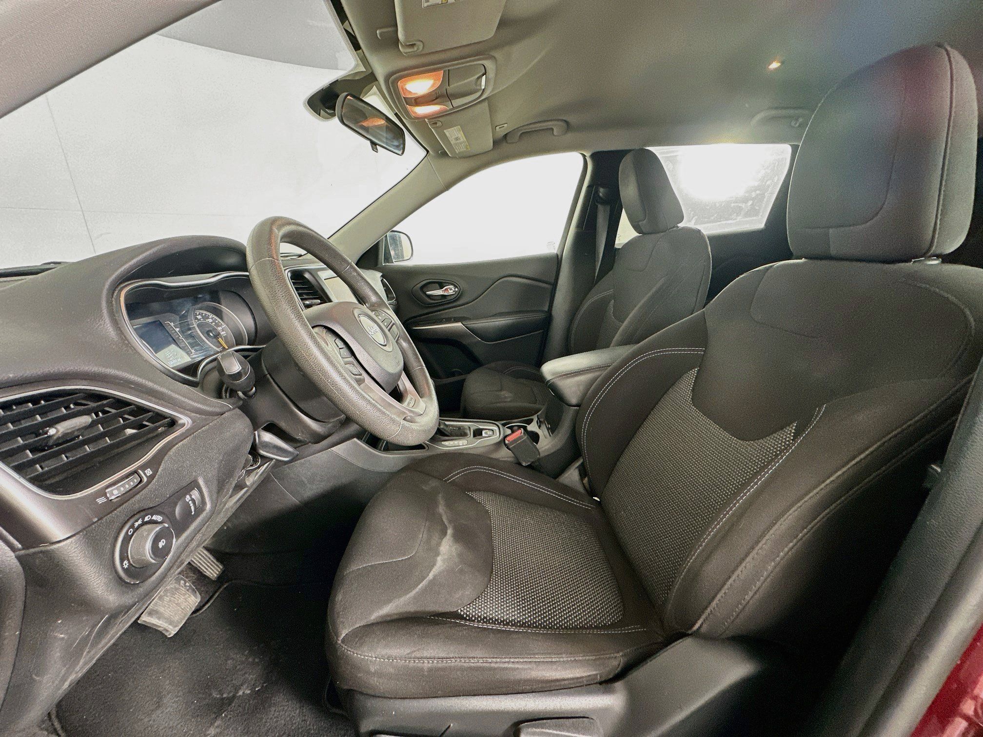 Used 2019 Jeep Cherokee Latitude w/ Popular Appearance Group FWD image 13